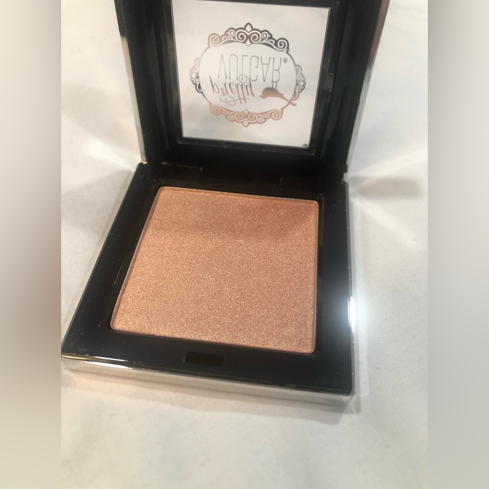 New* Pretty Vulgar Shimmering Swan Highlighter * - Picture 7 of 8